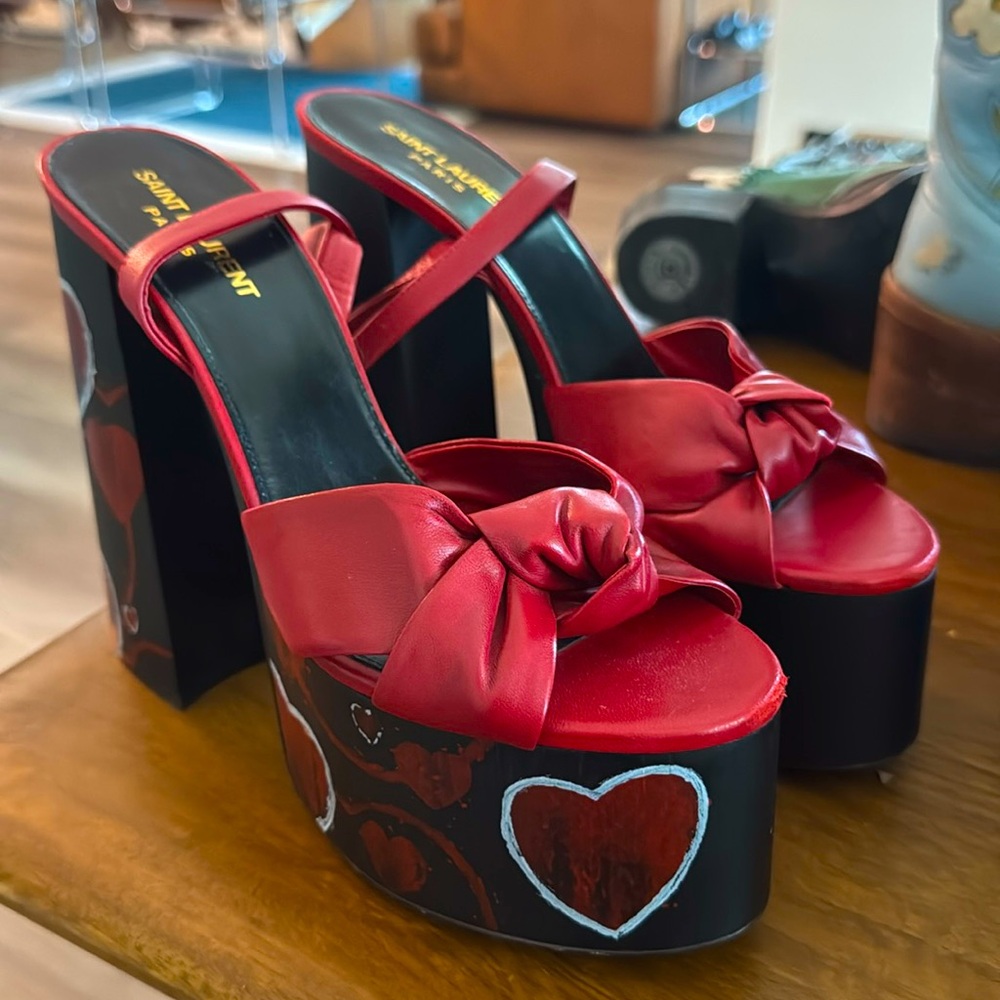 SAINT LAURENT RARE HEART PLATFORM HEELS  39